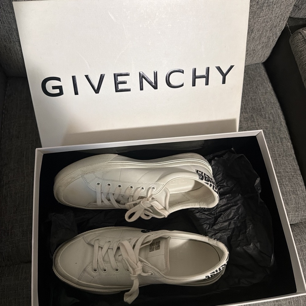 Givenchy White Leather Low-Top Sneakers with Black Heel Logo